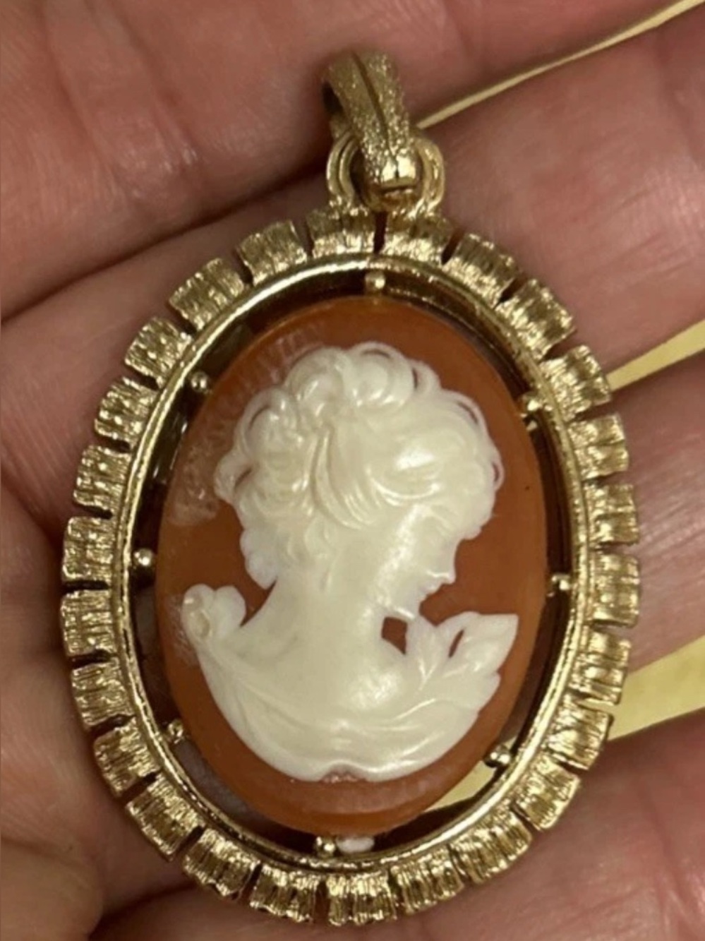 Beautiful Vintage Gold Toned Resin Cameo Pendant Vintage Goth Cottage core